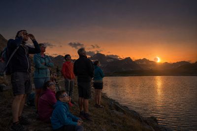 activite Éclipse solaire et étoiles filantes au bord des lacs